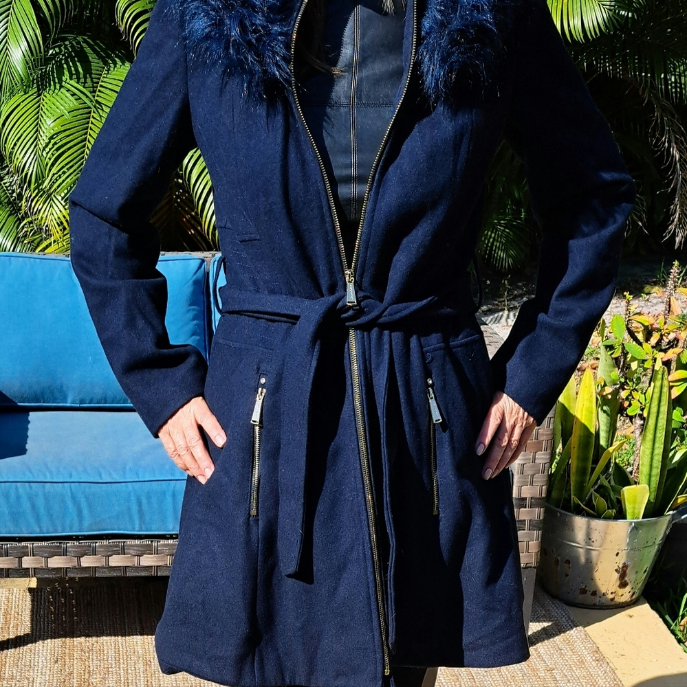 LaundryByShelliSegal Coat, Princes Cut, Faux Fur Hood, Gold Zipper, SizeM, BLUE